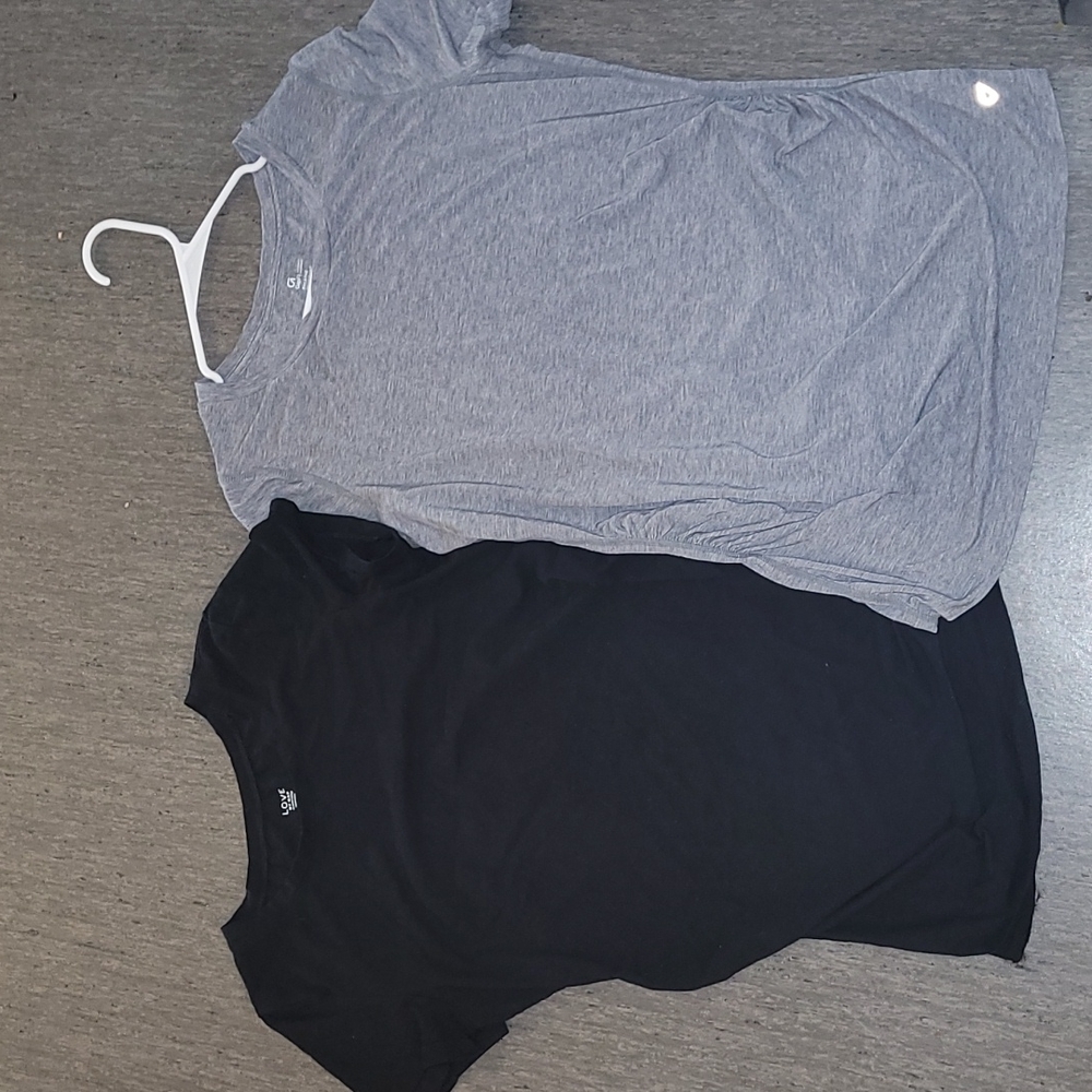 3/25❤️GAP Fit Maternity t shirts sz S